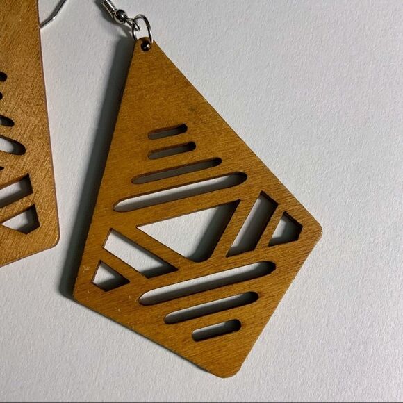 WOOD cut out diamond shape dangle earrings - Picture 4 of 5